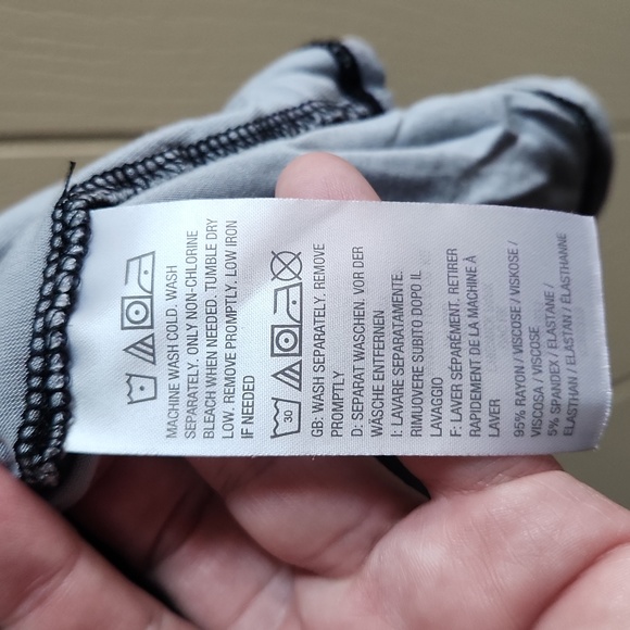 Logo by Lori Goldstein Layers Tank - Picture 3 of 5